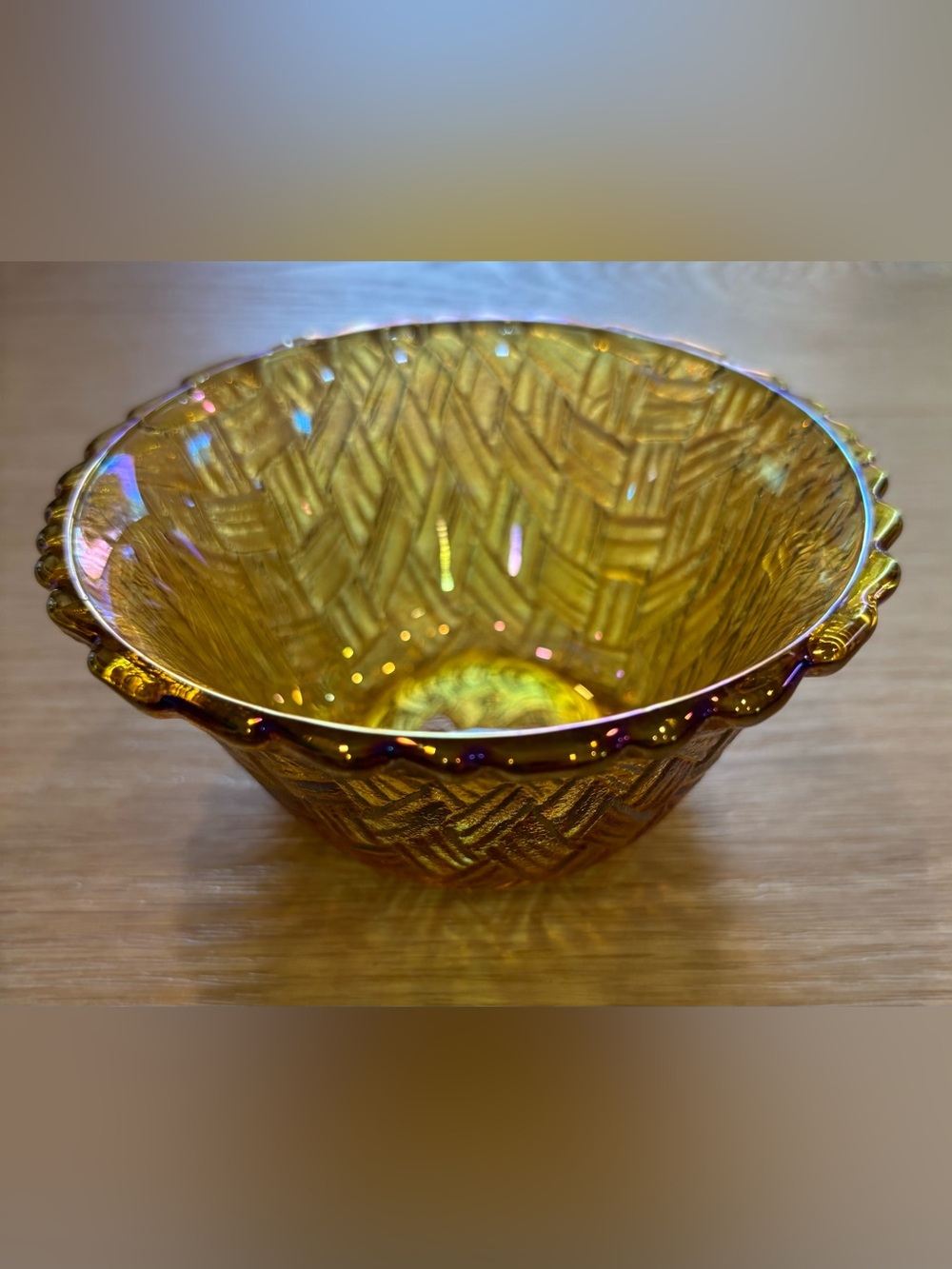Beautiful Vintage Indiana Glass bowl in a “Basket Weave” pattern